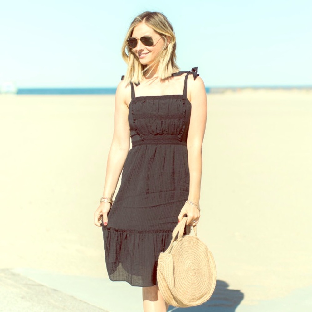 Cupcakes and Cashmere - Straw Circle Crossbody Bag